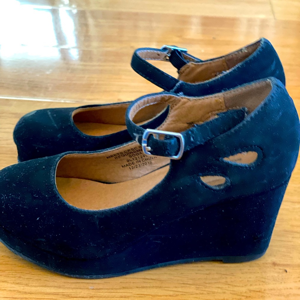 Soda toddler size 9 flat form shoe